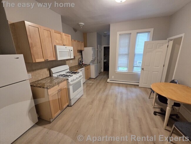 Primary Photo - 254 Windsor St