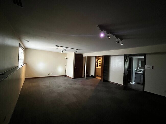 Building Photo - 28W775 Grommon Rd