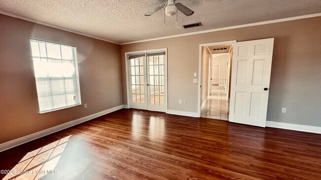 Building Photo - 301 Nesbitt St