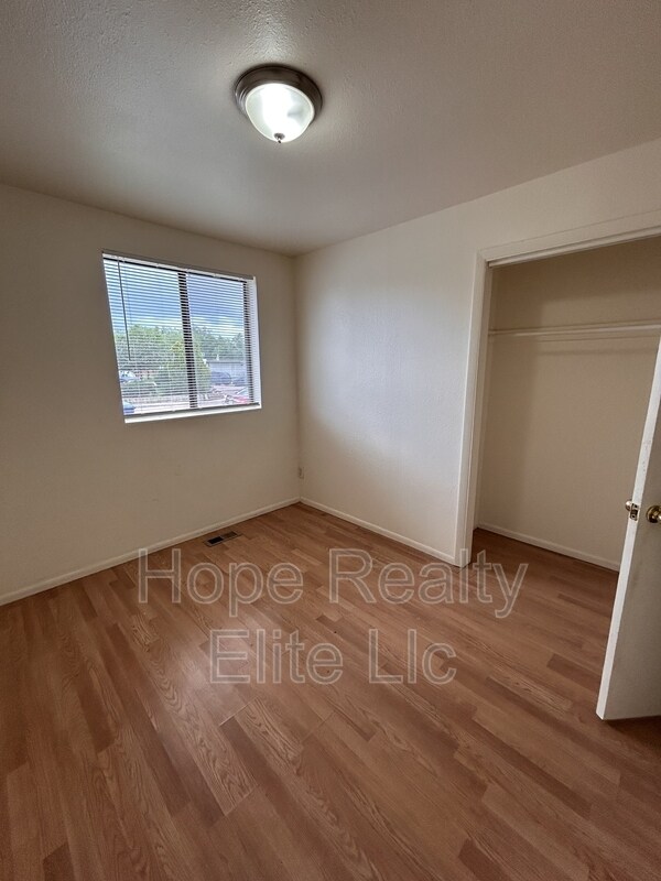 Building Photo - 334 Fairway S