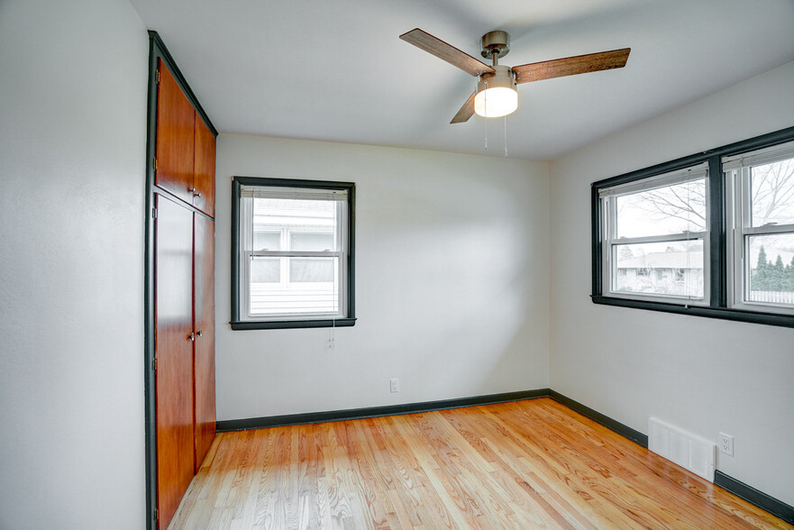 Front Bedroom - 460 Hilton Dr