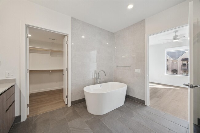 Building Photo - 1 Riva Row