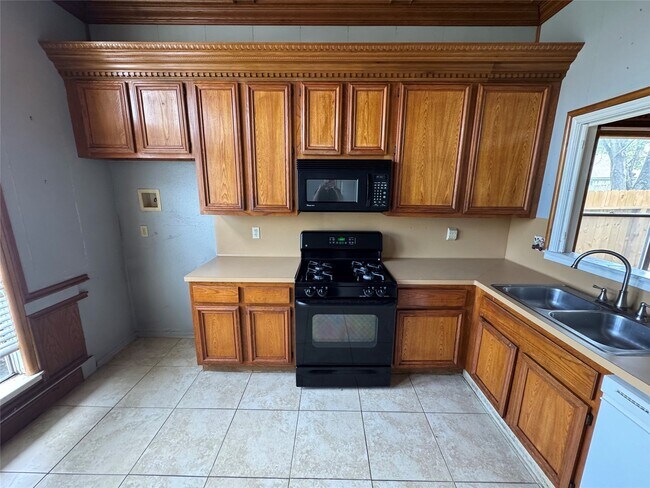 Building Photo - 1511 Ridgebriar Dr