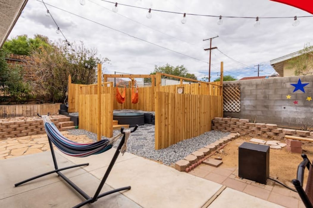 Relaxing cowboy tub and hammocks - 7084 Hillview Rd