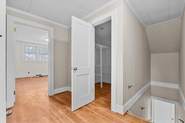 Building Photo - 807 Shamrock Rd