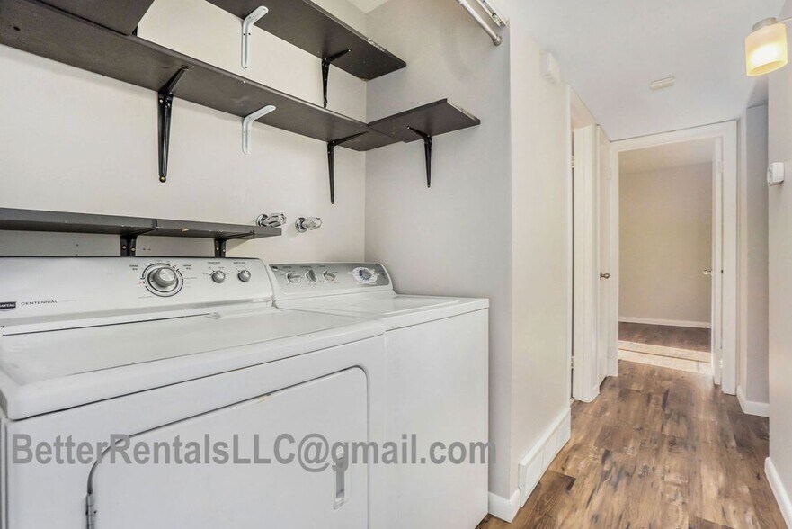 Building Photo - 636 Irish Dr