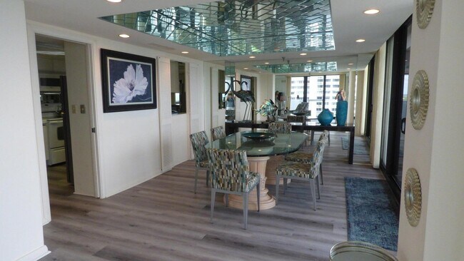 Building Photo - 115 Lakeshore Dr