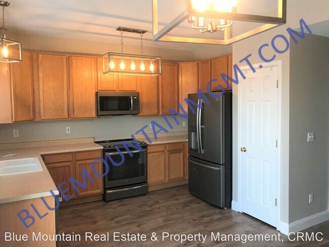 Building Photo - 2 br, 2.5 bath House - 3719 Range Drive