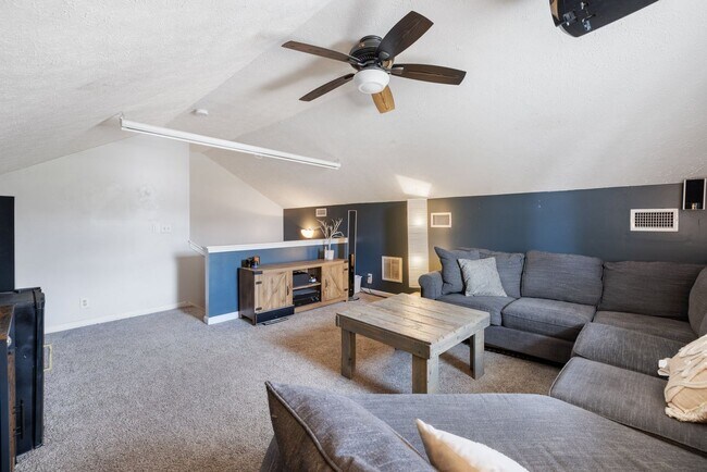 Building Photo - Single Family Home For Lease