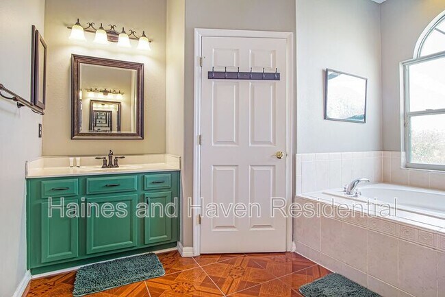 Building Photo - 403 Corvina Dr