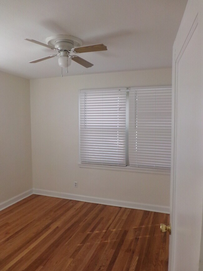 Building Photo - North side 3 Bedroom & 1 Bath Home w/ Carp...