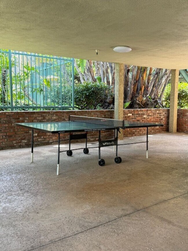 Building Photo - Top floor, 1 Bedroom, 1 Bath Condo in Ston...