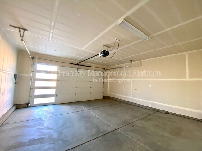 Building Photo - 730 N Bliss Ln