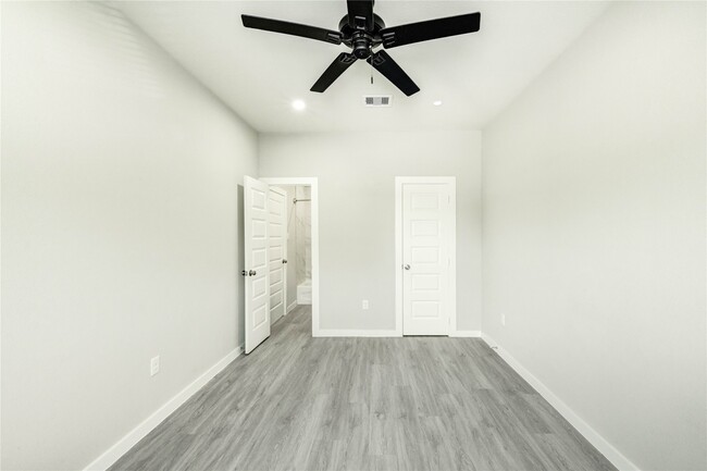 Building Photo - 8157 Tate St