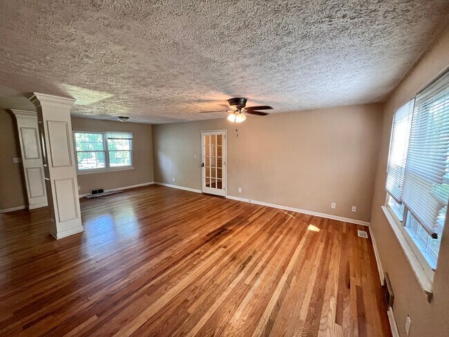 Building Photo - 4 Bedroom House With Large Basement