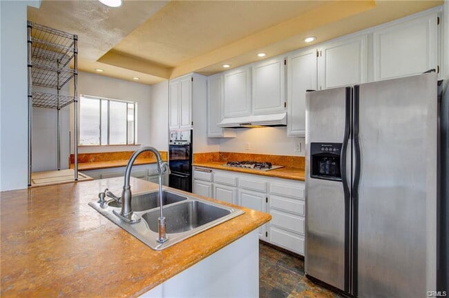 Building Photo - 962 1st St