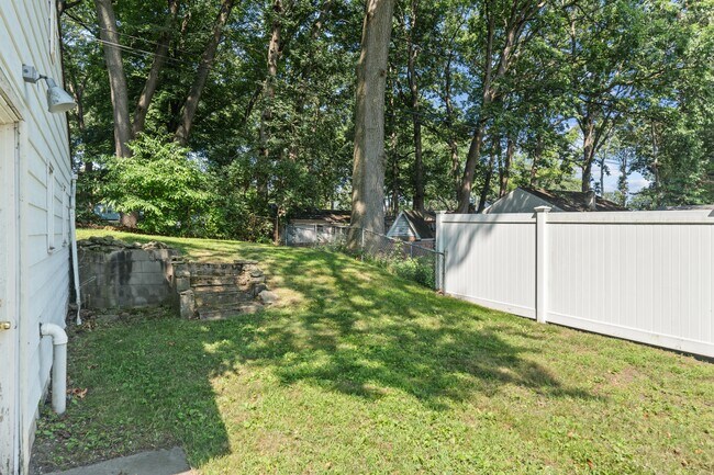 Building Photo - 5323 Winona Dr