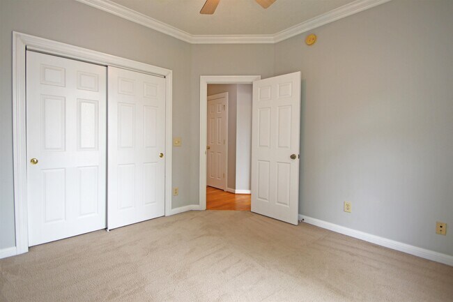 Building Photo - 155 Chelsea Cir