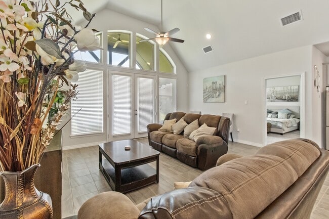 Building Photo - 8735 Morris Wds Dr