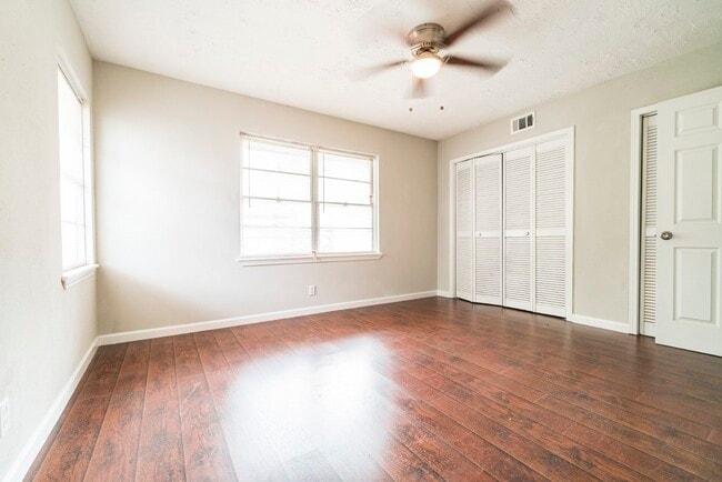 Building Photo - 1510 Greenbriar Ave