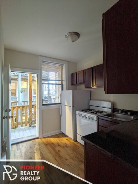 Building Photo - 4409 N Wolcott Ave