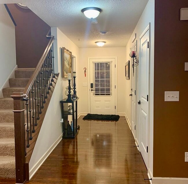 Building Photo - 3453 Chestnut Ln