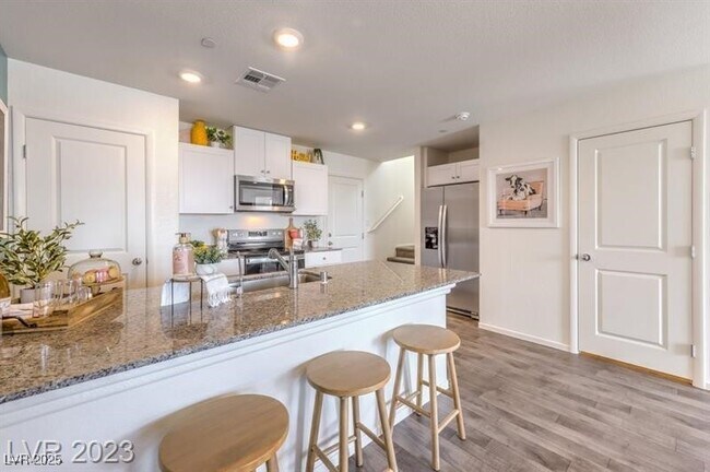 Building Photo - 9114 Hitmaker St