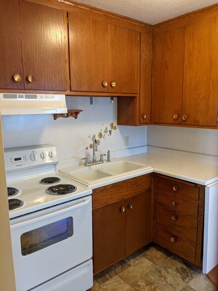 Kitchen - 1916 N 44th Ave