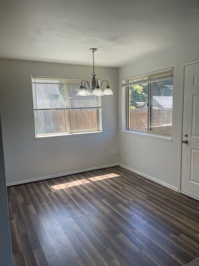 Building Photo - 3 Bed, 2 1/2 Bath Apartment w/garage in duplex in Auburn, WA, $2,750/mo.