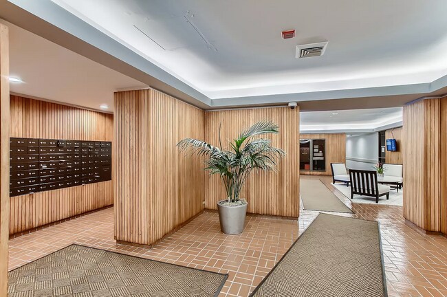 Front Entrance - 801 S Plymouth Ct