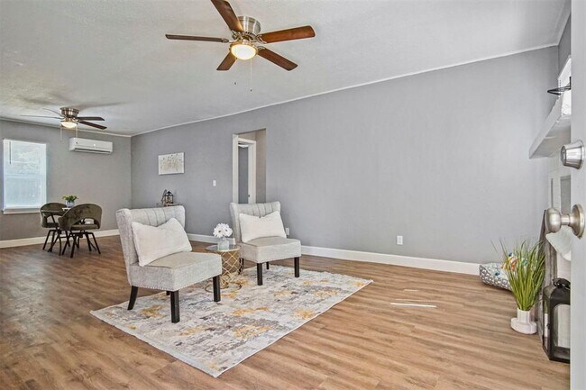 Building Photo - 1704 Cairo Ave