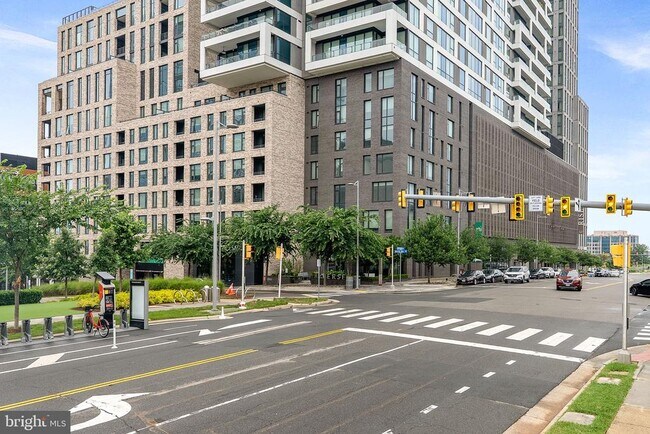 Building Photo - 1650 Silver Hill Dr