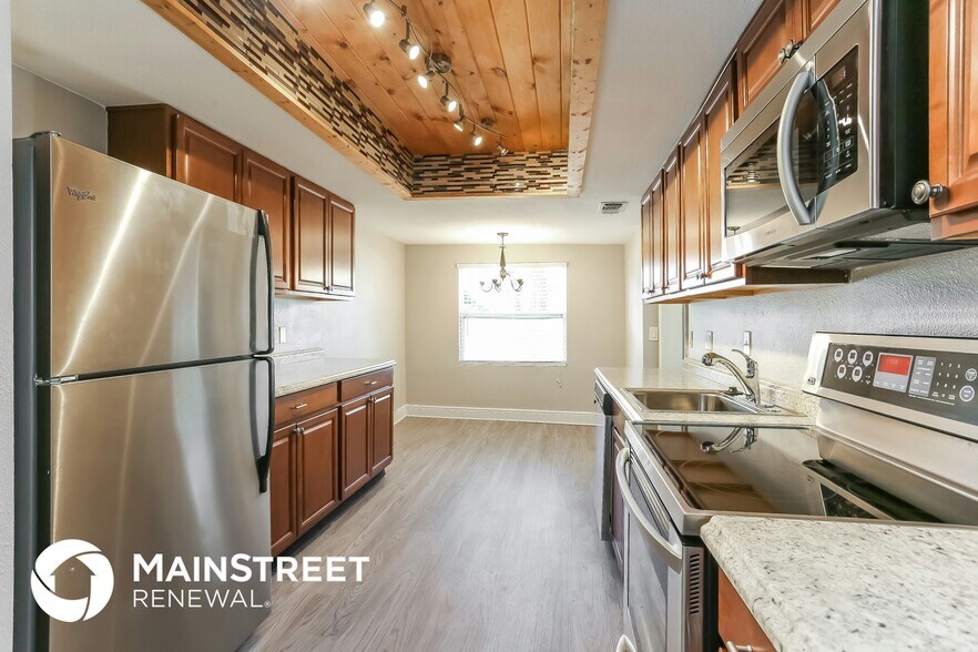 Building Photo - 701 Brookside Dr