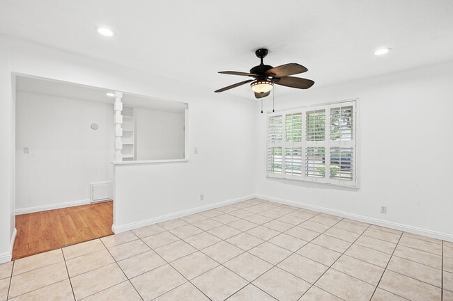 Building Photo - Beautifully Renovated 3BR/2BA Single-Story...