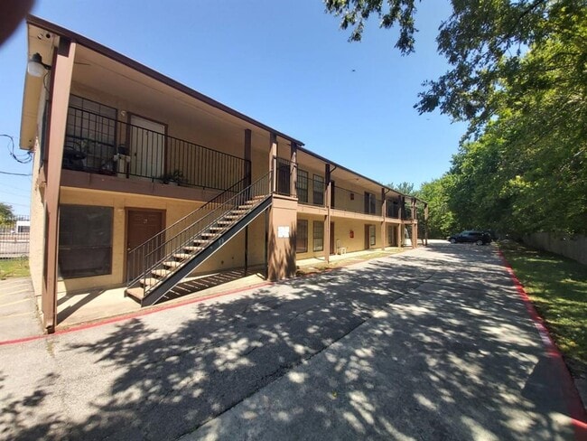 Building Photo - 8127 Stonehurst St