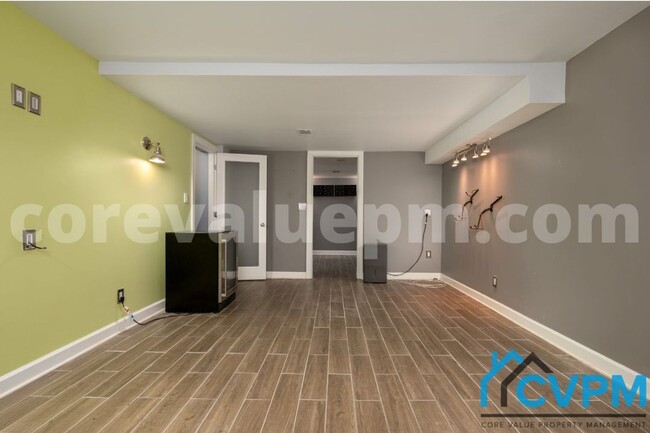 Building Photo - 7425 Hickory Ln