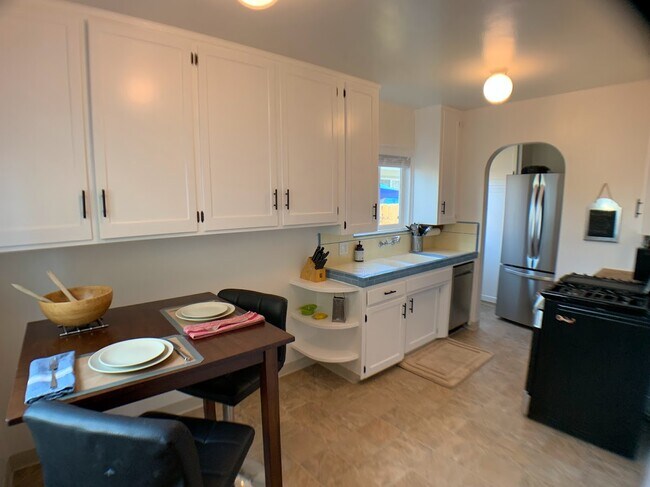 Building Photo - 4788 W Mountain View Dr