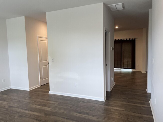 Building Photo - 118 Marathon Ln