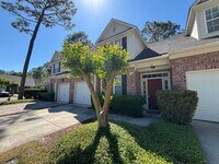 Building Photo - 3 Bed 2.5 Bath Town Home in Carleton Place ~ Students Welcome with Co-Signers!