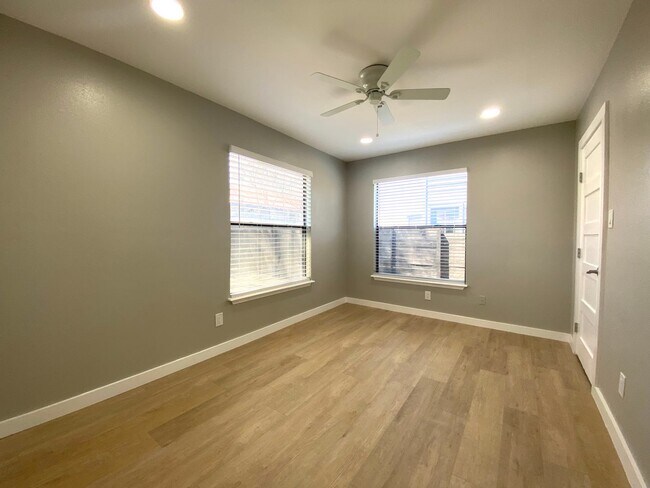 Building Photo - Bethune-6920