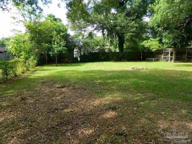 Building Photo - 212 Charleston Dr