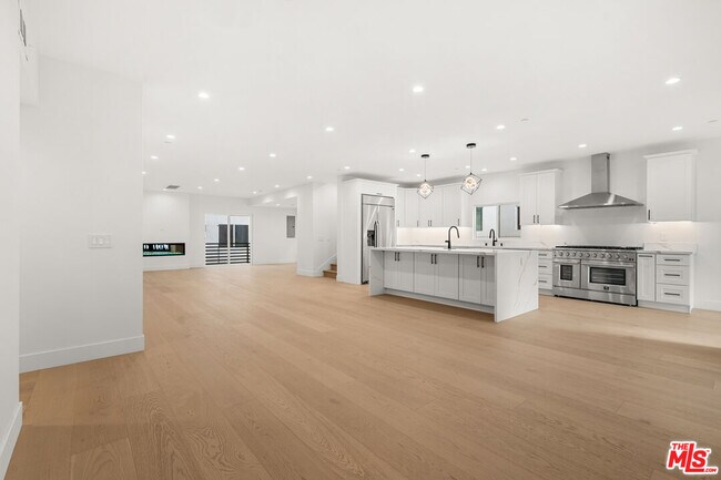 Building Photo - 4824 Saloma Ave