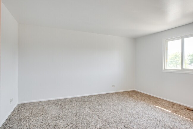 Building Photo - 889 Heatherbrook Ct