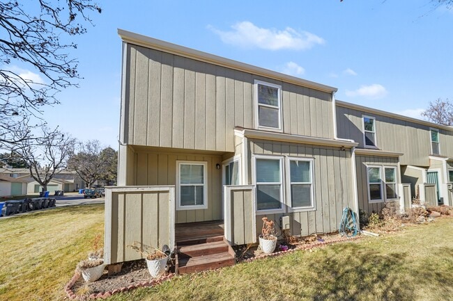 Building Photo - 1018 Davidson Dr