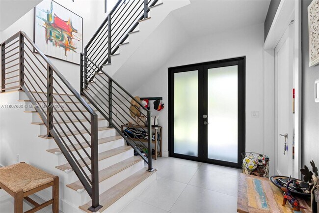 Building Photo - 5960 SW 41st St
