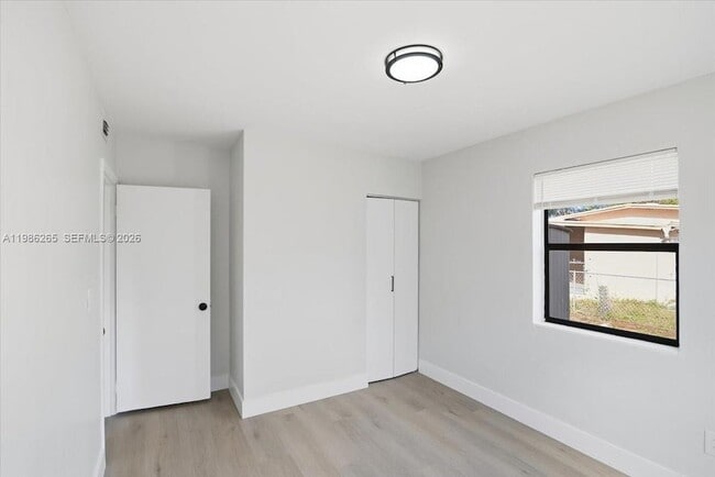 Building Photo - 1400 NE 43rd Ct