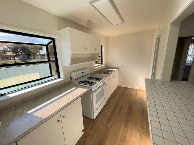 Building Photo - 740main