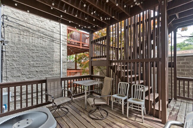 Building Photo - 857 W Wrightwood Ave