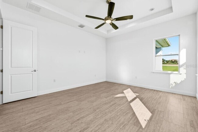 Building Photo - 200 Snowy Orchid Way