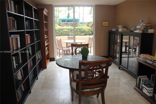 Building Photo - 520 SE 5 Ave